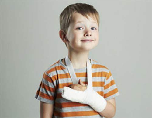 признаки перелома руки у ребенка 2 лет