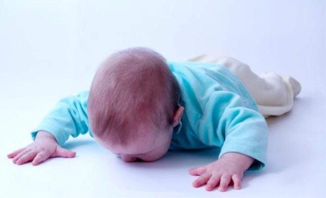ушиб головы младенца при падении с пеленального столика