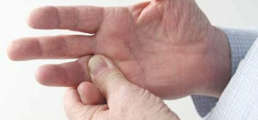 Что делать если после перелома болит палец?