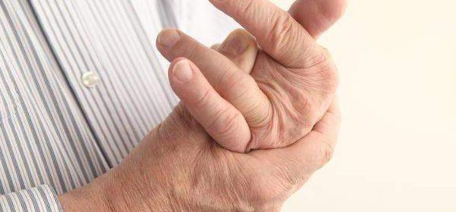 Что делать в домашних условиях при вывихе пальца на руке?