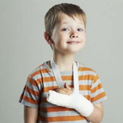 Признаки перелома руки у ребенка 2 лет