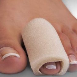 Лечение ушибов пальцев ног у пожилых людей