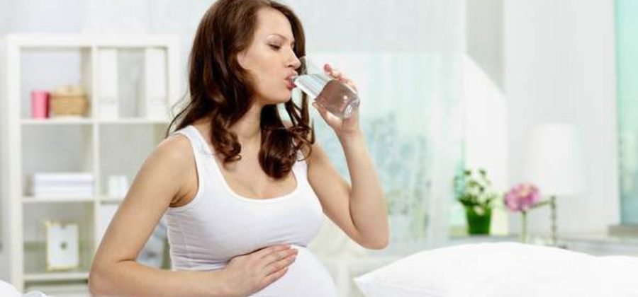Сколько можно пить воды беременным в день при отеках ног
