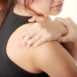 Как наложить повязку при вывихе плечевого сустава?